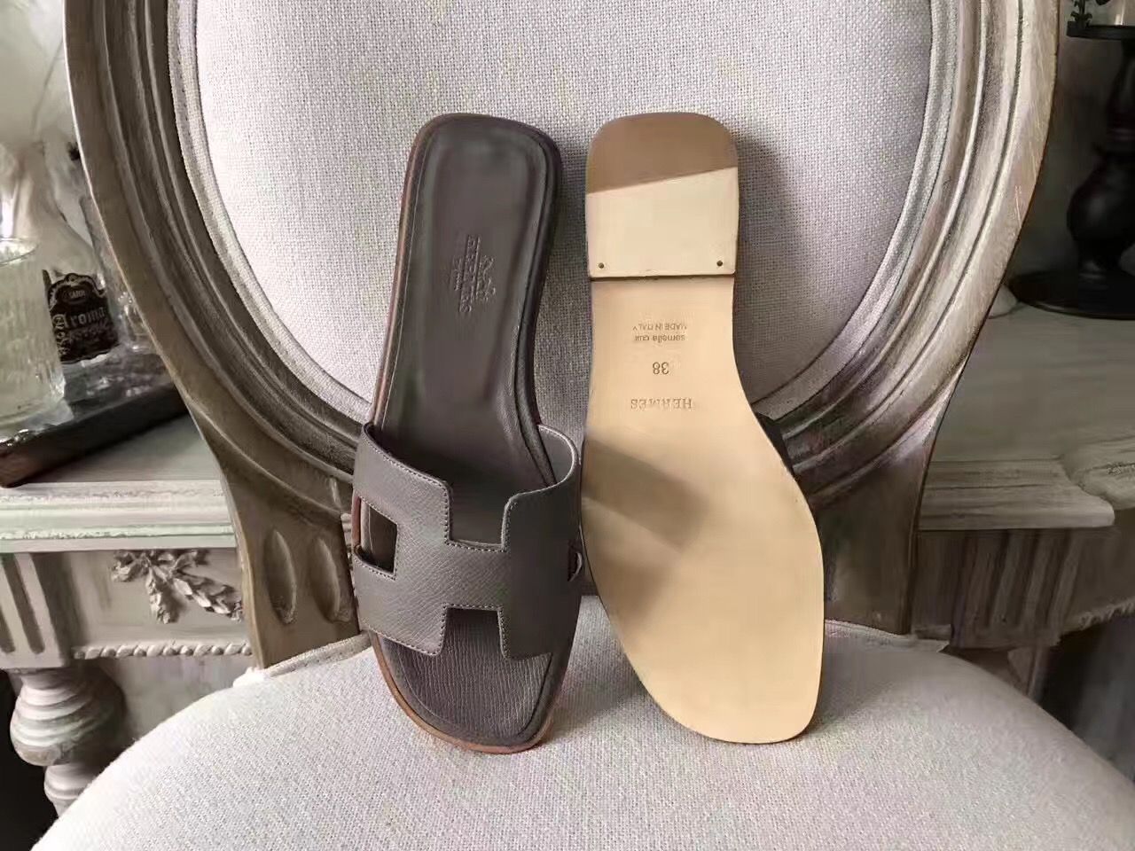 Hermes Oran Sandals In Etoupe Epsom Leather - Image 4