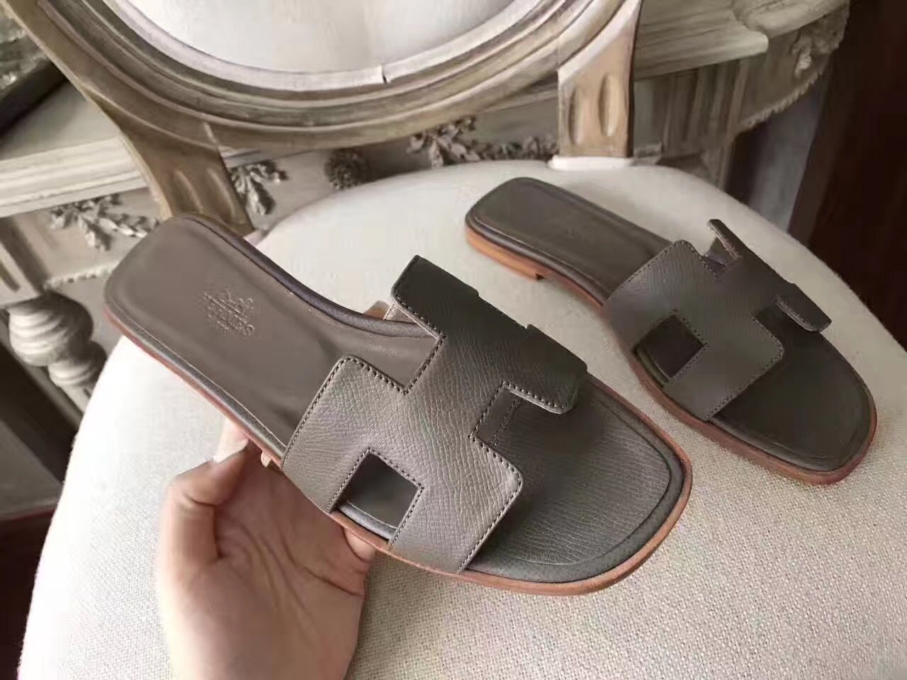 Hermes Oran Sandals In Etoupe Epsom Leather - Image 5