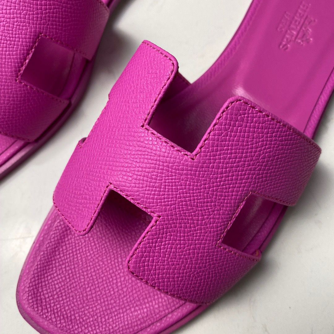 Hermes Oran Slide Sandals In Magnolia Epsom Calfskin - Image 4