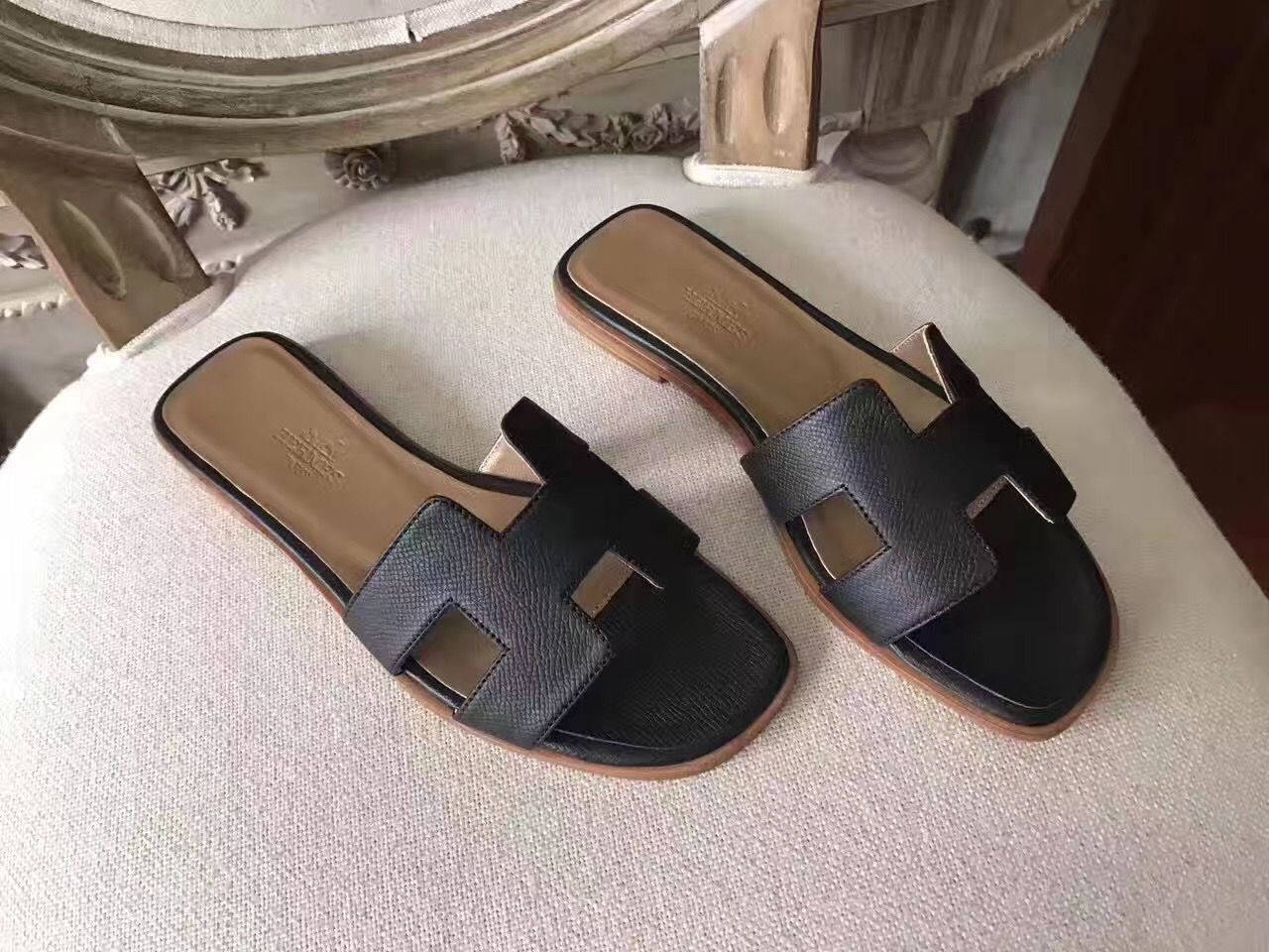 Hermes Oran Sandals In Black Epsom Leather - Image 5