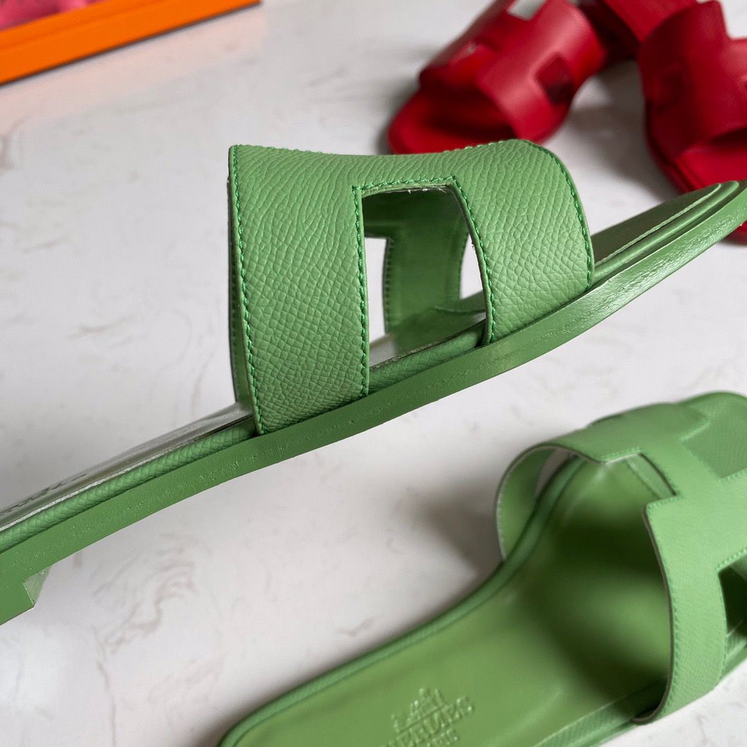 Hermes Oran Slide Sandals In Vert Criquet Epsom Calfskin - Image 4