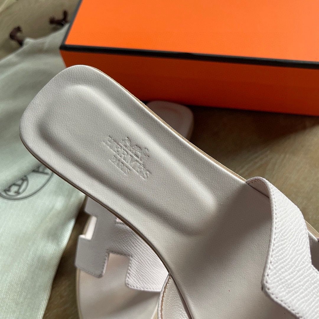 Hermes Oran Slide Sandals in Mauve Pale Epsom Calfskin - Image 4