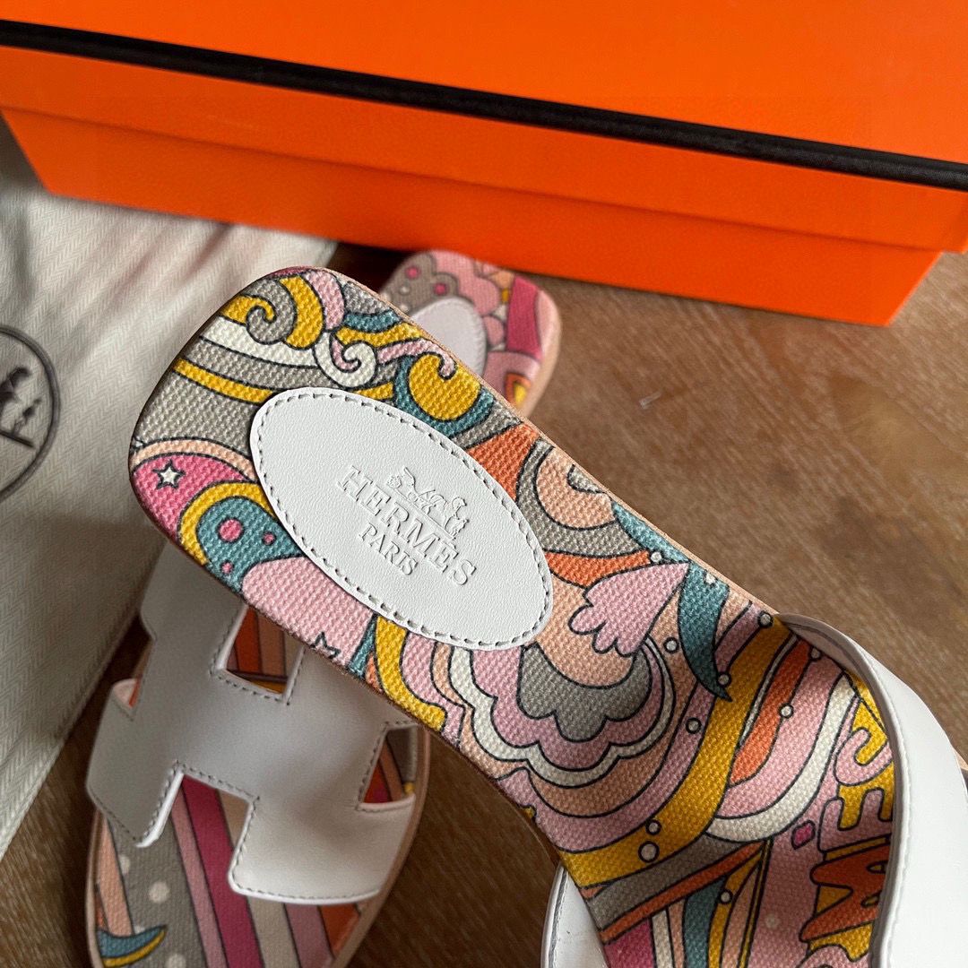 Hermes Oran Slide Sandals in White Swift Calfskin with Printed Lining - Image 5
