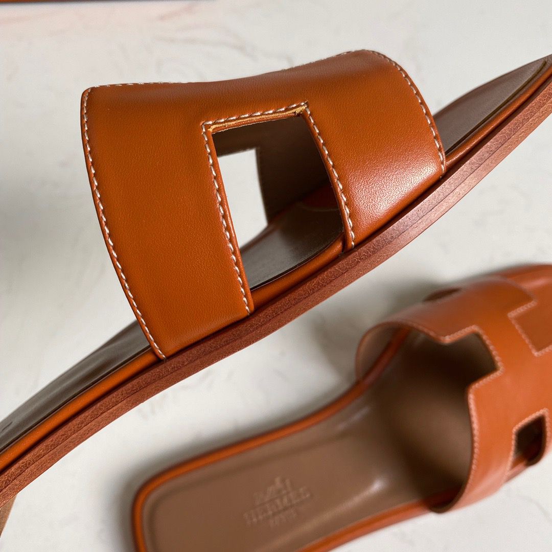 Hermes Oran Slide Sandals In Gold Swift Calfskin - Image 5