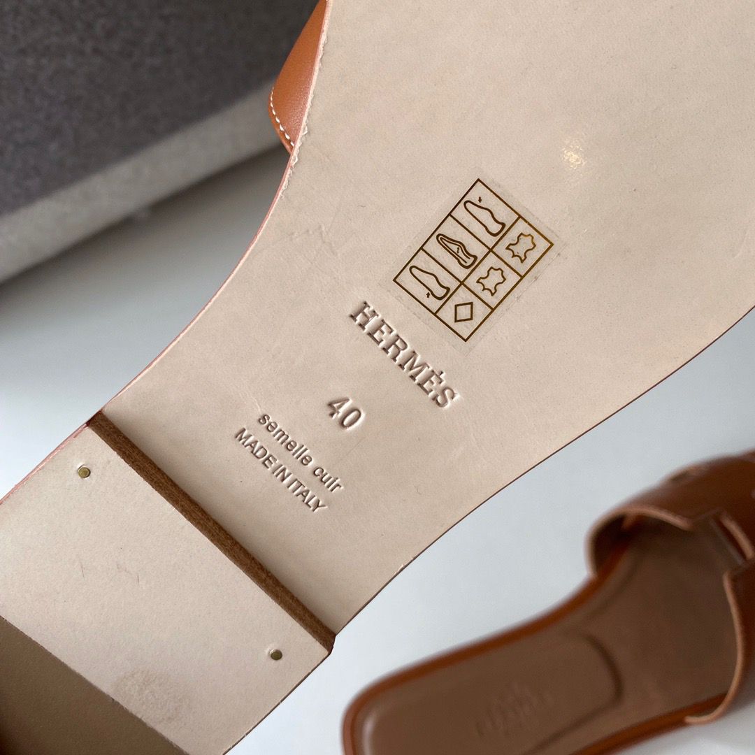 Hermes Oran Slide Sandals In Gold Swift Calfskin - Image 6