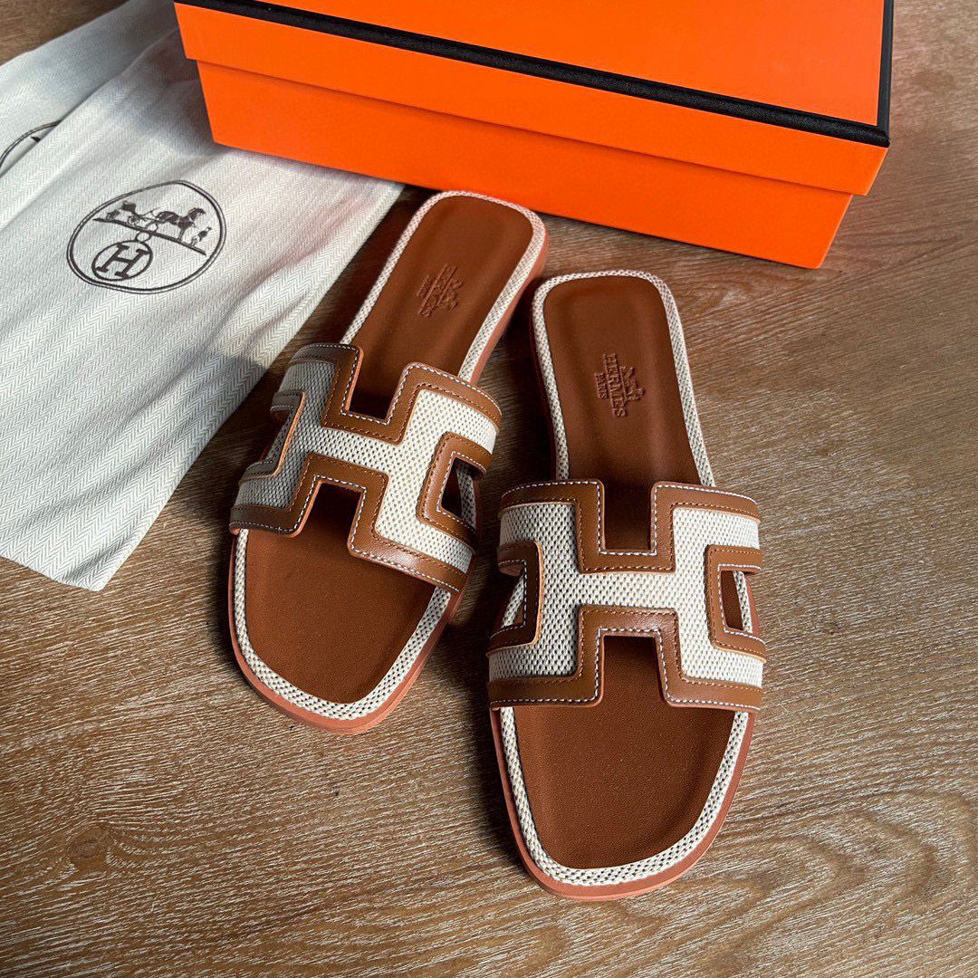 Hermes Oran Slide Sandals in Gold Swift Calfskin with Canvas - Image 7