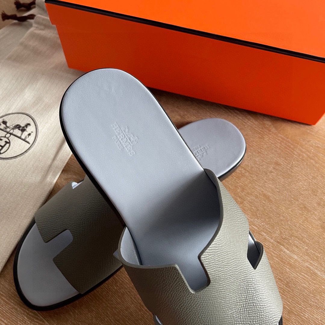 Hermes Izmir Sandals in Vert Amande Epsom Calfskin with Blue Insole - Image 4