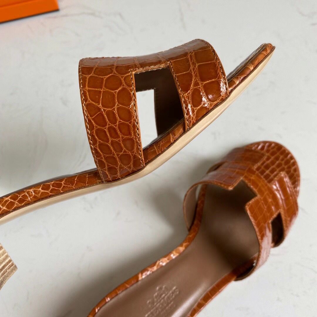 Hermes Oasis Sandals In Brown Shiny Niloticus Crocodile - Image 6
