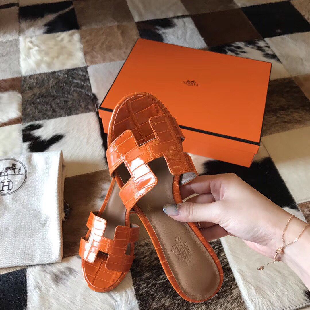 Hermes Oasis Sandals In Orange Shiny Niloticus Crocodile - Image 4