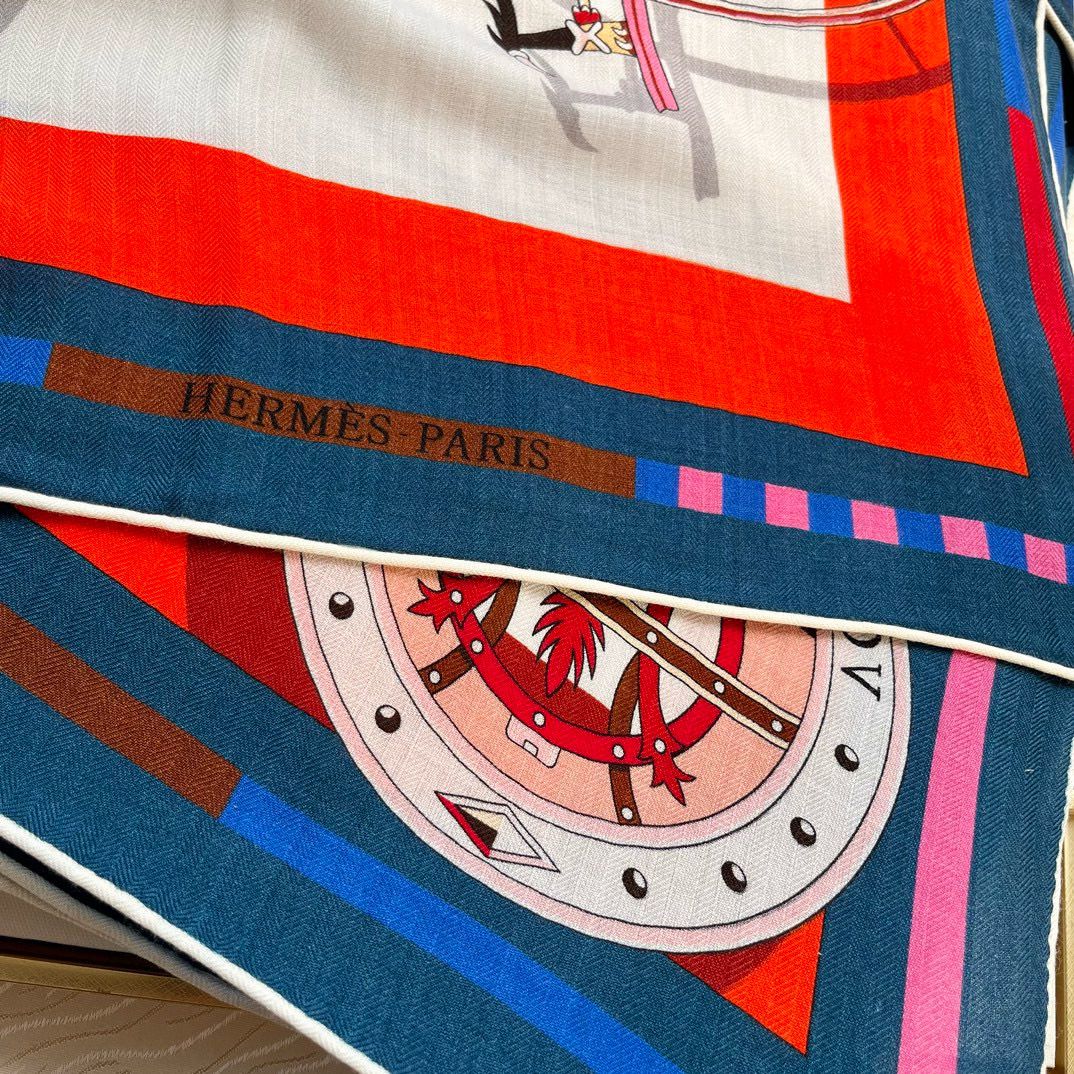 Hermes Beige/Marine Voitures en Equilibre Shawl 140 - Image 8