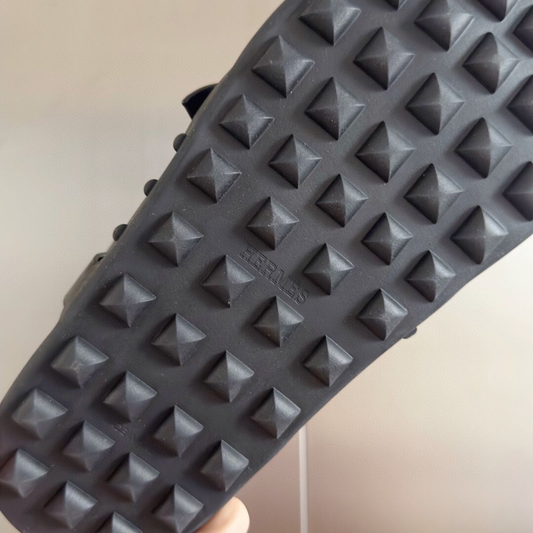 Hermes Inboard Sandals in Black Leather and Ribbon - Image 11