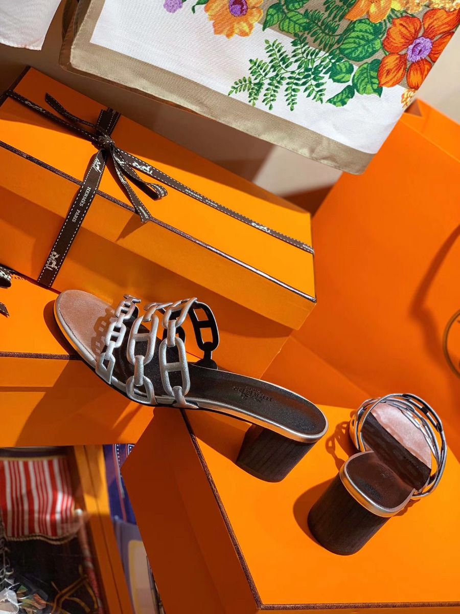 Hermes Tandem Sandals In Silver Metallic Calfskin - Image 6