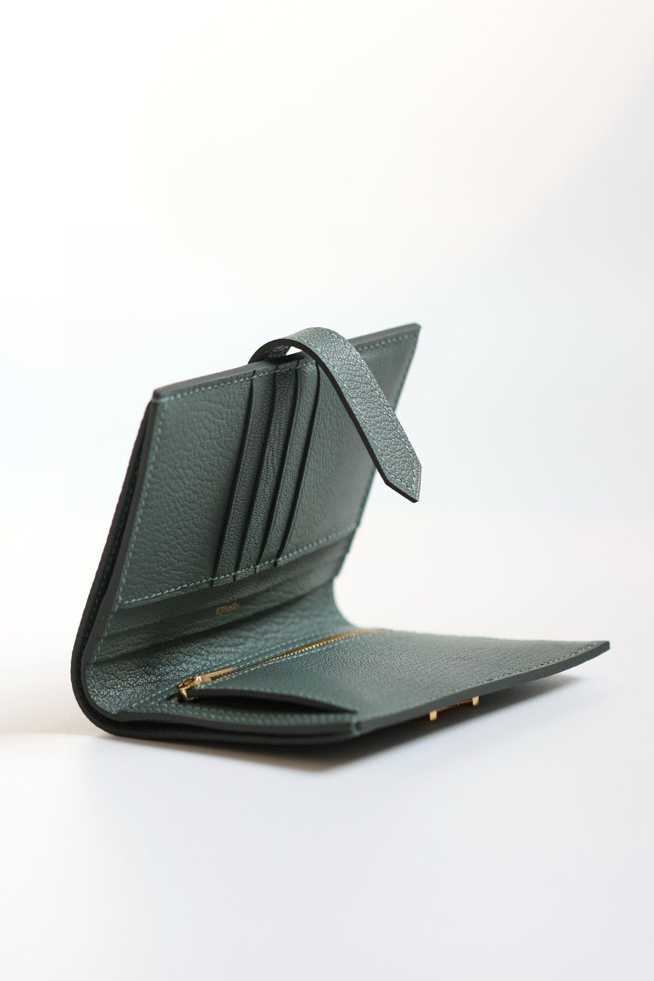 Hermes Bearn Compact Handmade Wallet in Vert Amande Chevre Mysore Goatskin - Image 6