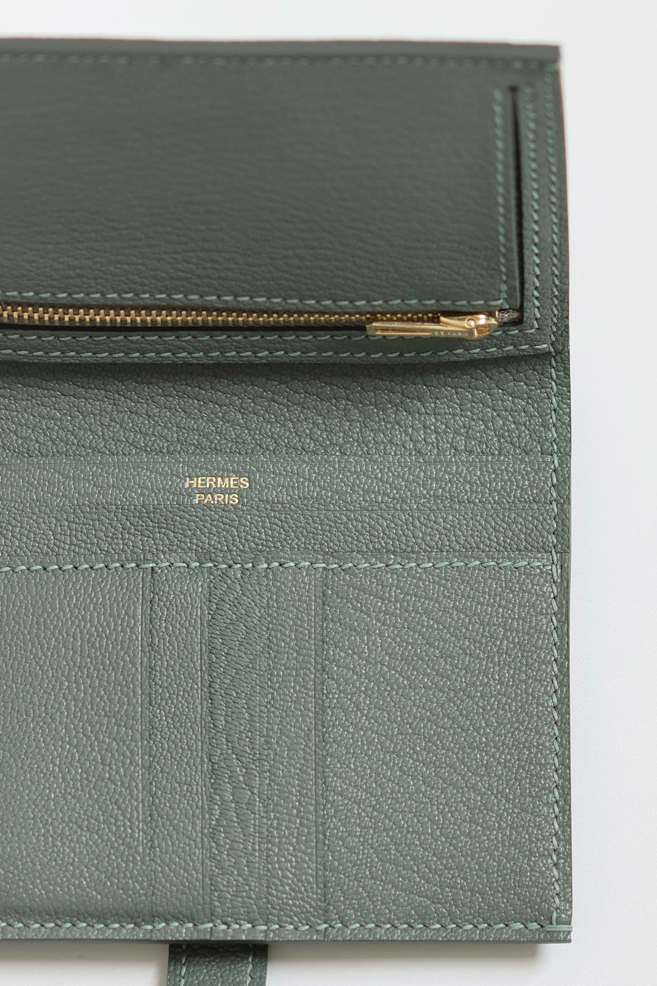 Hermes Bearn Compact Handmade Wallet in Vert Amande Chevre Mysore Goatskin - Image 8