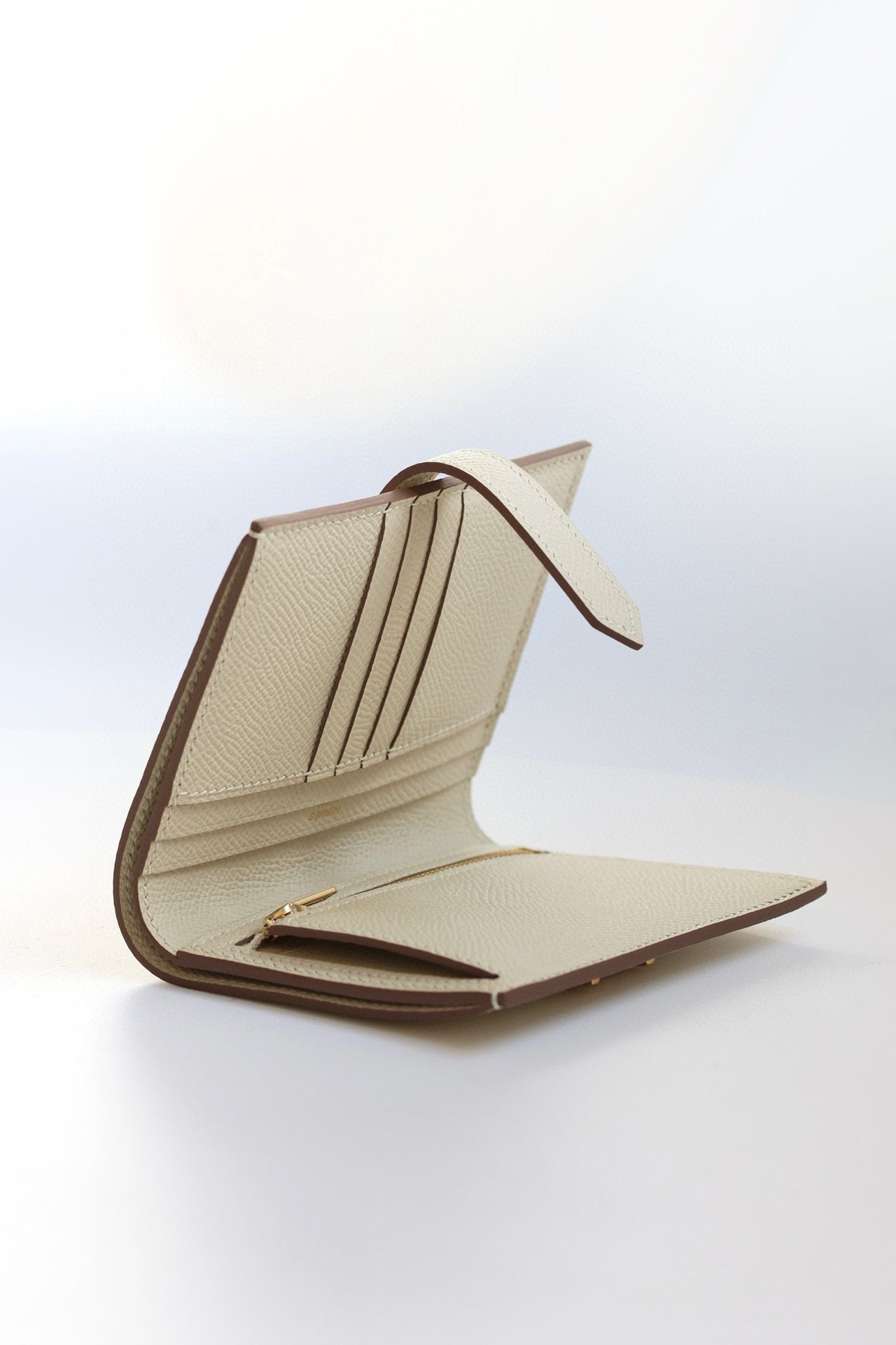 Hermes Bearn Compact Handmade Wallet in Craie Epsom Calfskin - Image 5