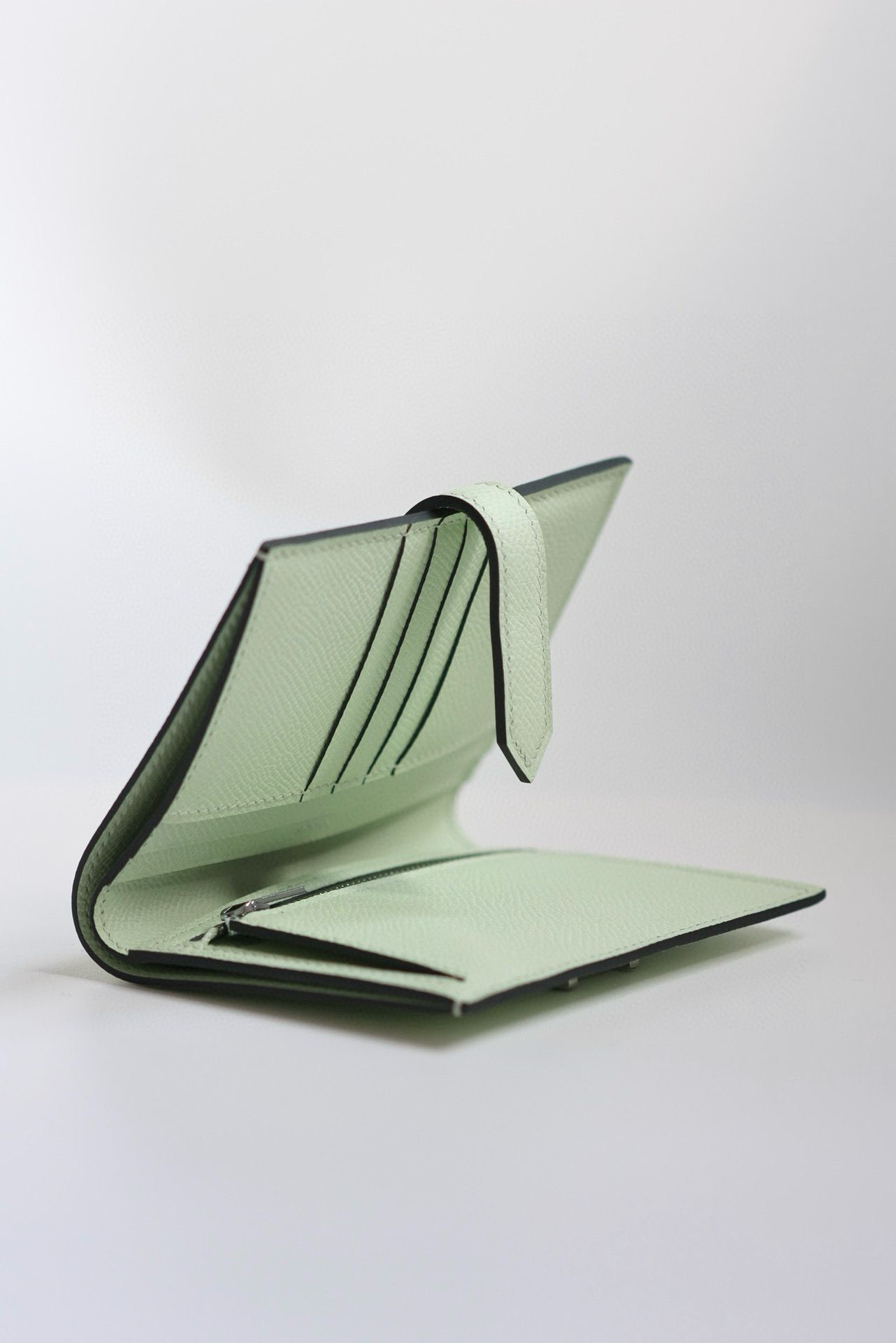 Hermes Bearn Compact Handmade Wallet in Vert Fizz Epsom Calfskin - Image 4