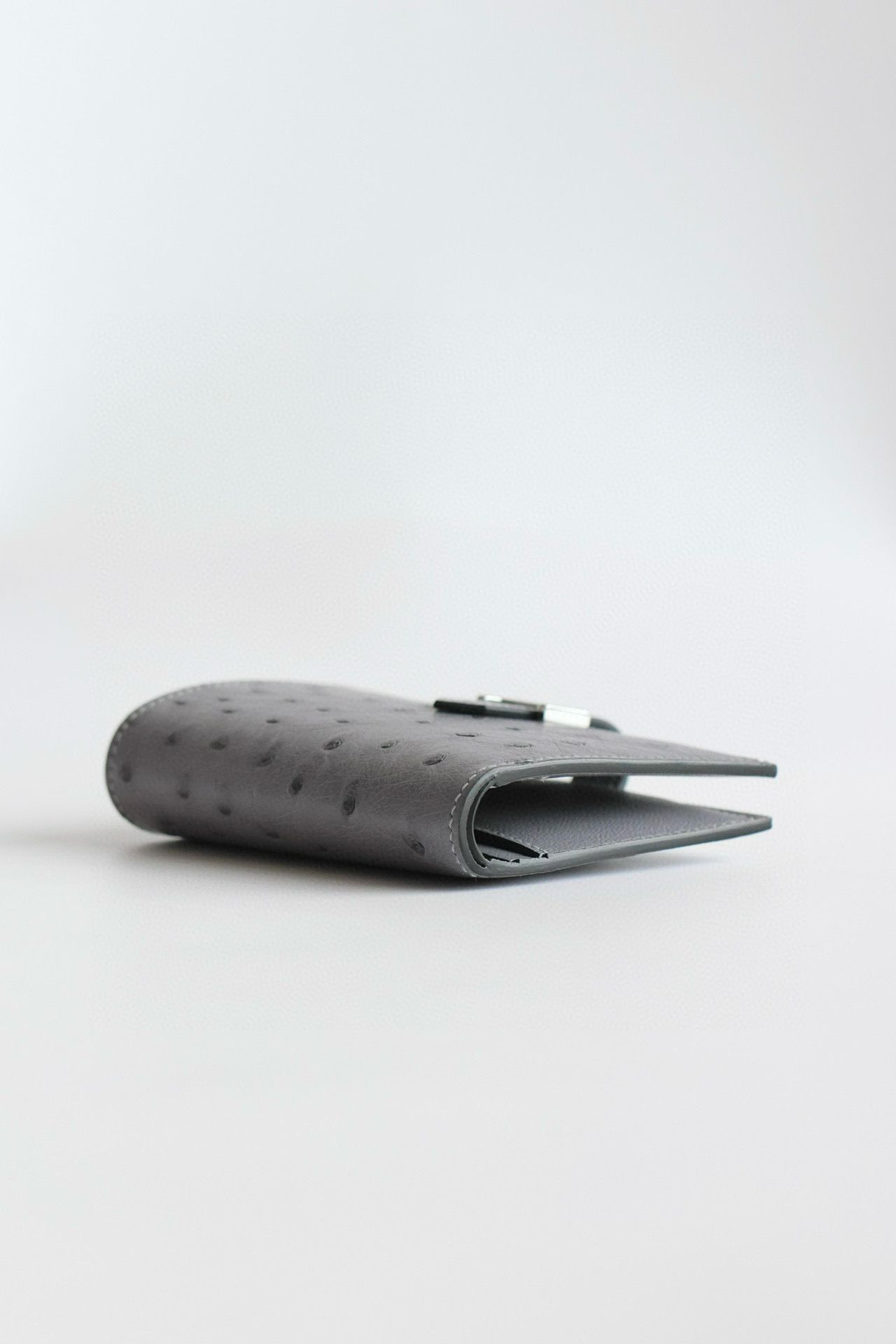 Hermes Bearn Compact Handmade Wallet in Gris Agate Ostrich Leather - Image 9