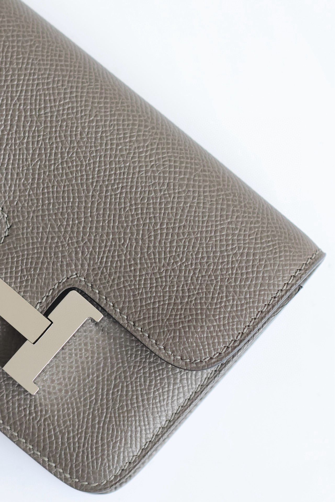 Hermes Constance Slim Wallet in Etain Epsom Calfskin - Image 5