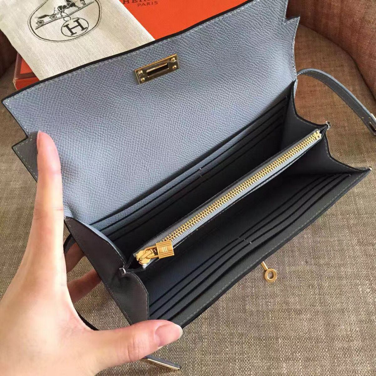Hermes Kelly Classic Long Wallet In Ciel Epsom Leather - Image 4