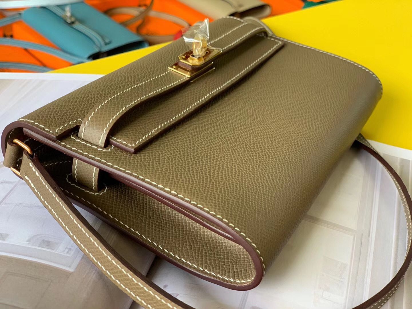 Hermes Kelly Classique To Go Wallet In Taupe Epsom Calfskin - Image 4