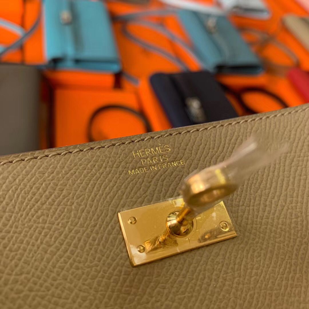 Hermes Kelly Classique To Go Wallet In Tourterelle Epsom Calfskin - Image 6