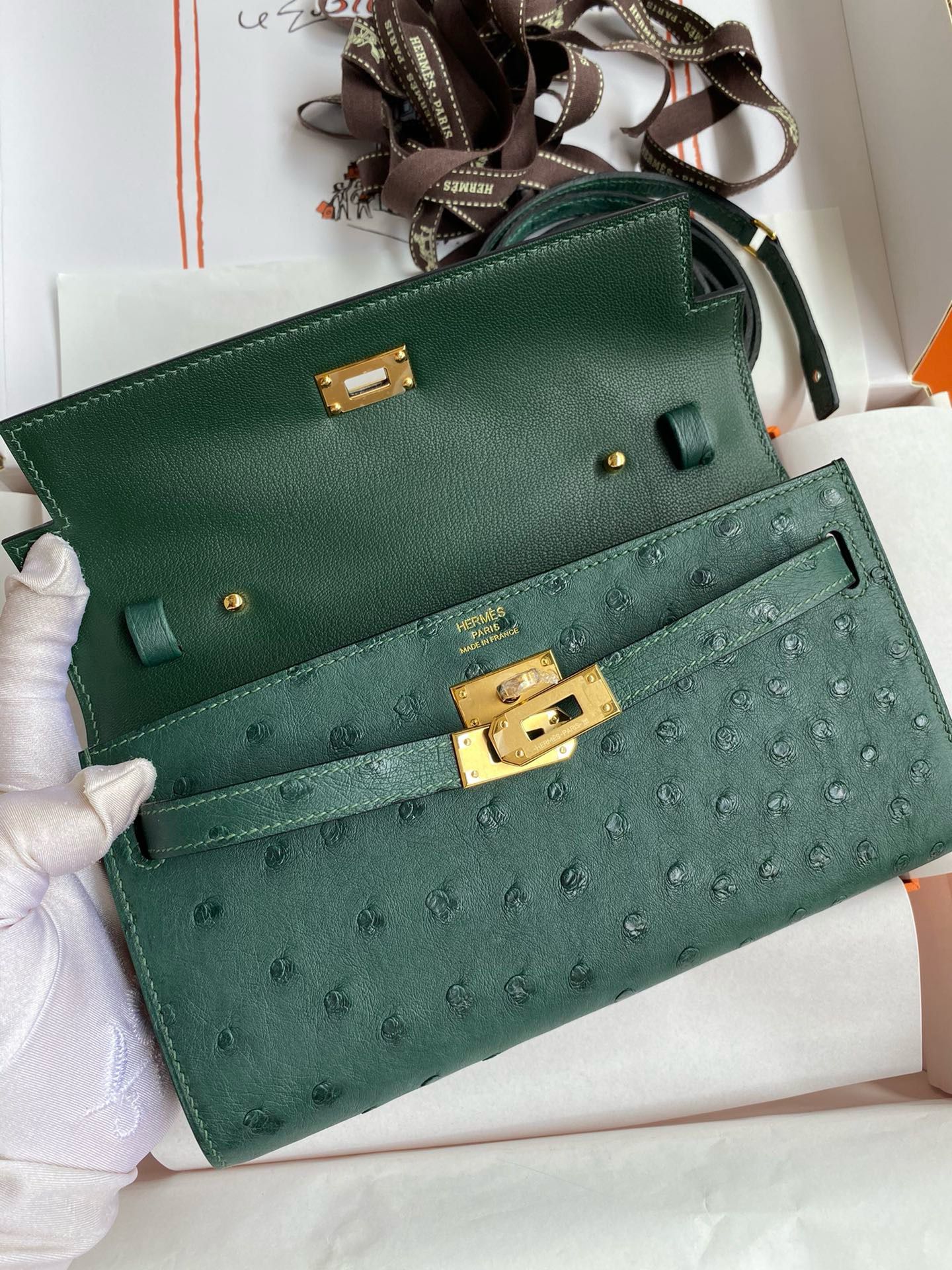 Hermes Kelly Classique To Go Wallet in Malachite Ostrich Leather - Image 6